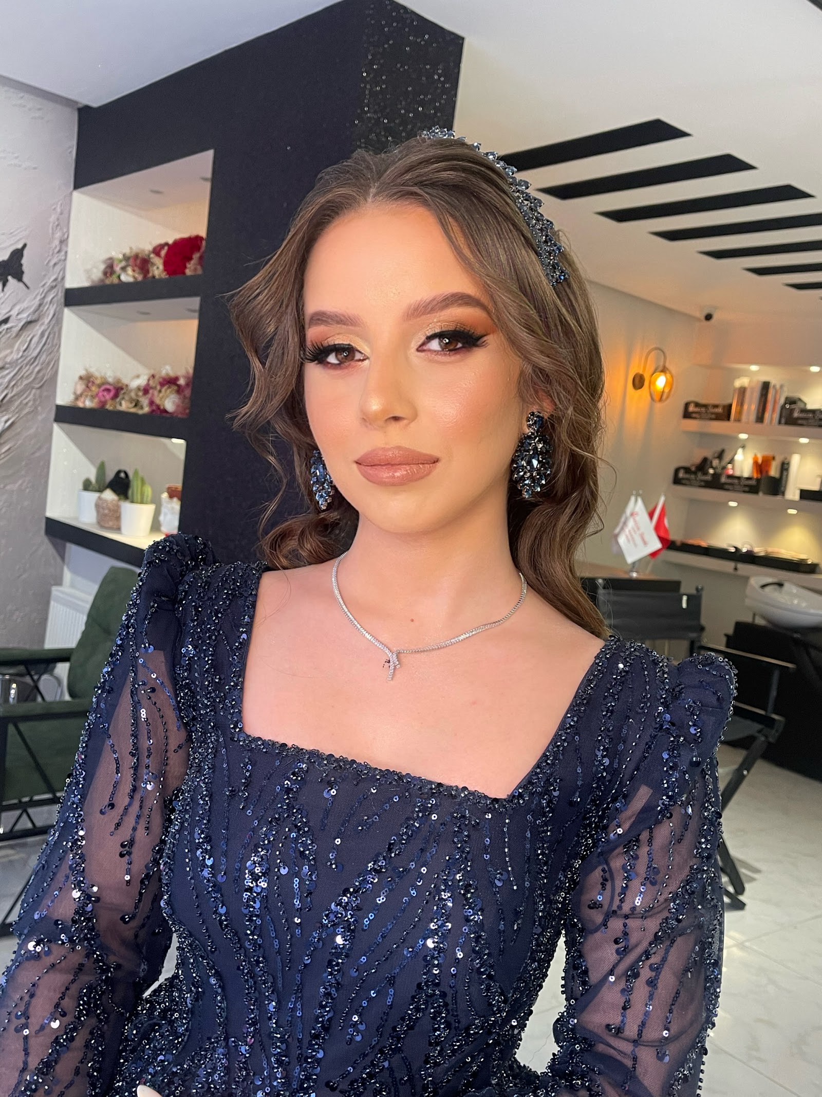 BURCU ŞANLI VIP HAİR MAKEUP STUDİO Gelin,Kına,Nişan,Söz Başı Saçı Türbanı Makyajı