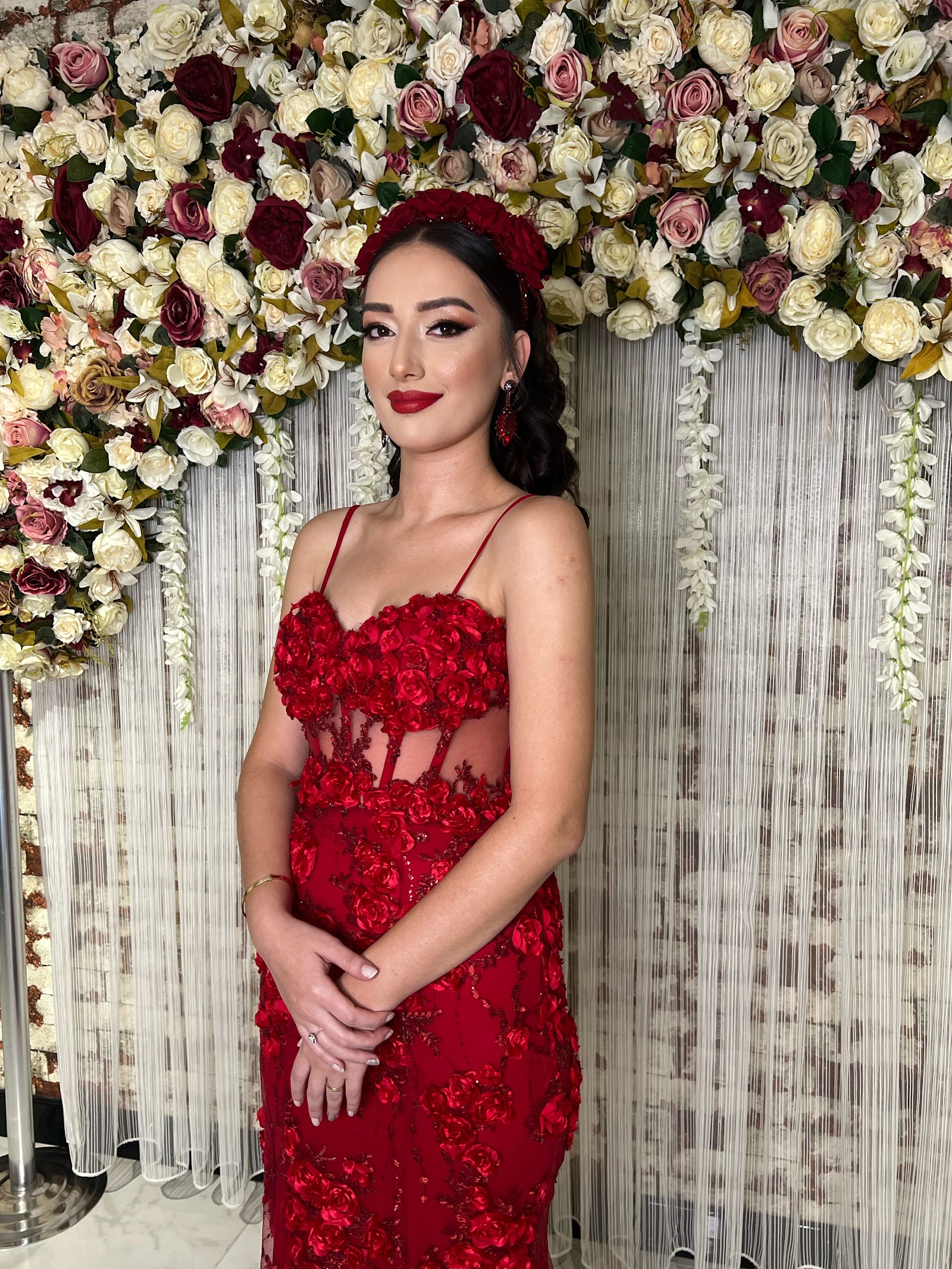 Burcu Şanlı Vıp Hair Makeup Studio Gelin,kına,nişan,söz Başı Saçı Türbanı Makyajı kır düğünü mekanı — Bağcılar