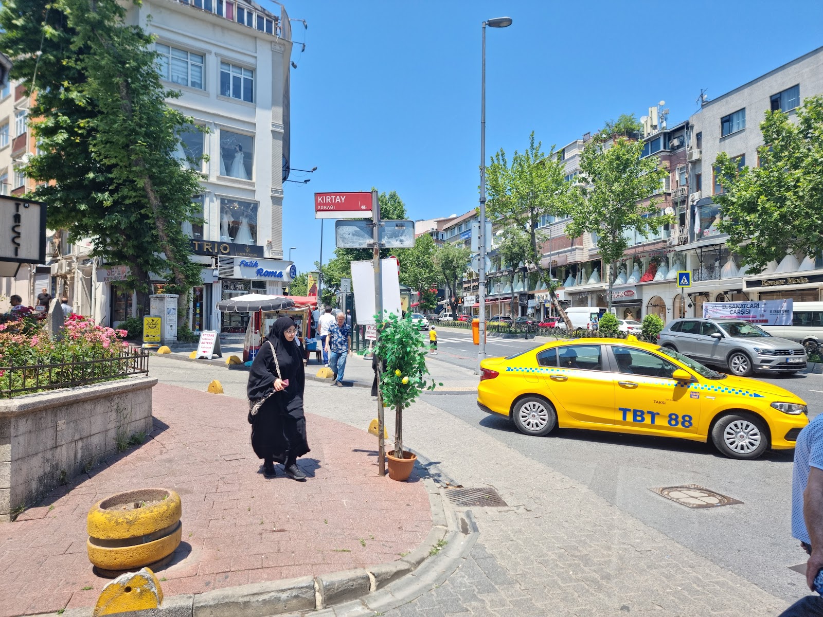 Fatih Gelinlikçiler Çarşisi