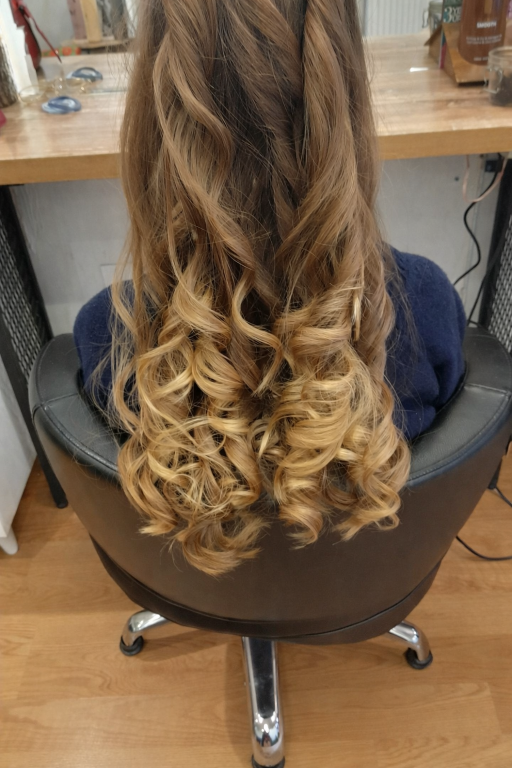 Kadıköy Bayan Kuaförü Hair Suat .Keratin.Kesim.Balyaj.Fön.Keratinbotox.Maşa.Topuz.Manikür.Pedikür.Kaş bıyık.Ağda . HAİR SUAT