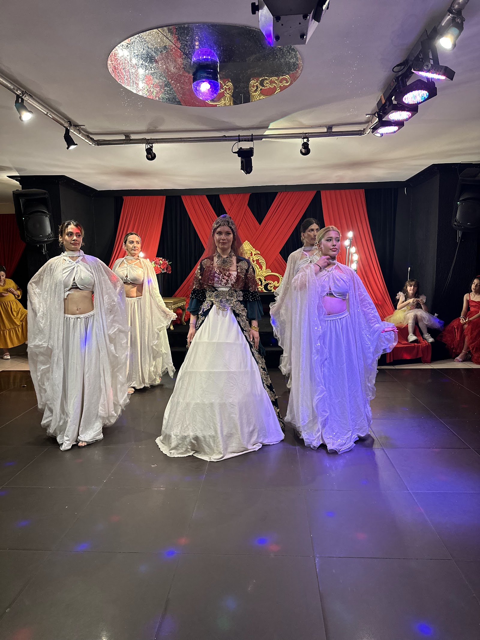 Kuğu Kına Evi