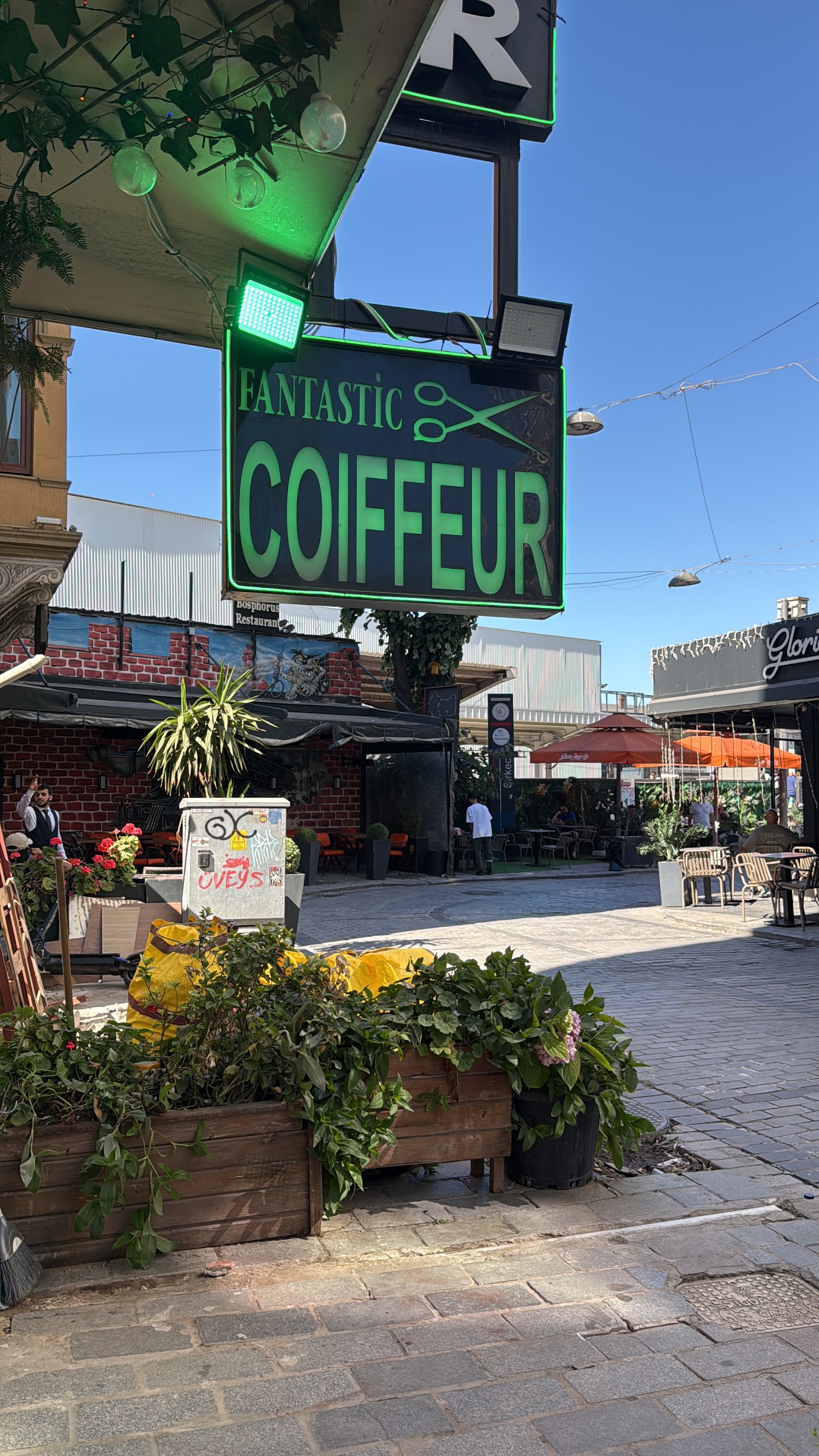 SIRKECI BAYAN KUAFORU FANTASTlC